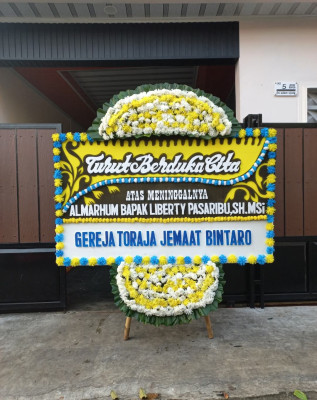 Papan Bunga Duka di Gunungbentang